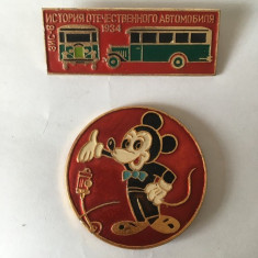 Lot 2 insigne metalice URSS (Rusia sovietica) - una cu soricelul Mickey Mouse