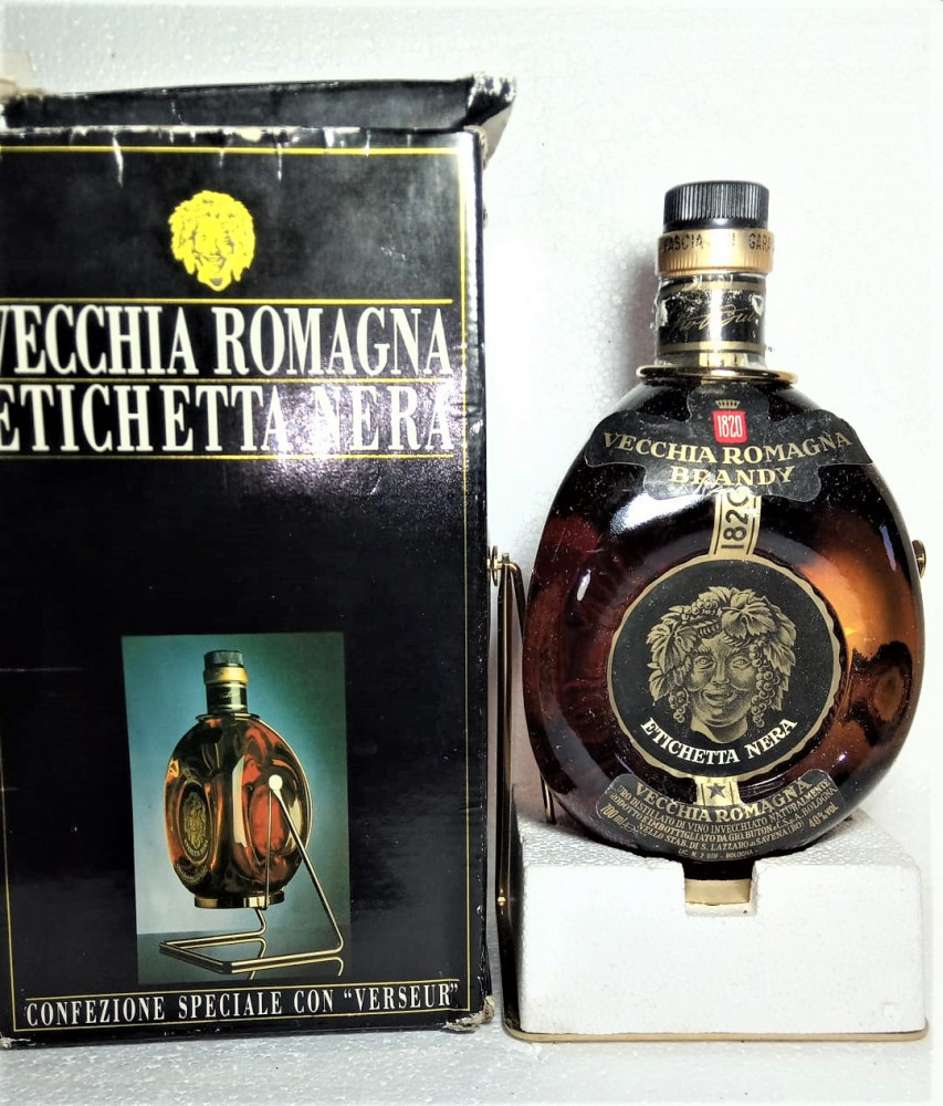 Vecchia romagna, etichetta NERA, cl 70 gr 40.distilled ANII 1980/90 CON  VERSEUR | Okazii.ro