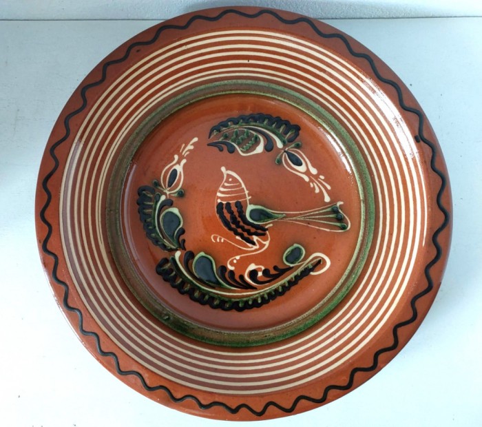 Farfurie ceramica mare decorativa, lut, anii 80, 32 cm diametru, cu pasare / cuc, Ungaria, Zsűrizte -A N&eacute;pi Iparműv&eacute;szeti Tan&aacute;cs, Made in Hungary