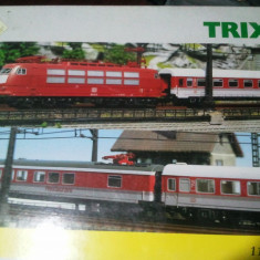 Minitrix 11425- Set tren N analog, de persoane, nou