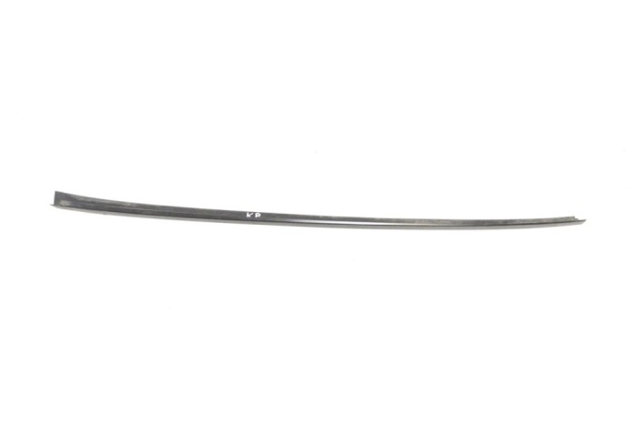 Ornament vertical parbriz st&acirc;nga PORSCHE CAYENNE 9PA 2005 14447572