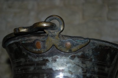 Vand oala veche ,dobrogeana,de cupru,de mari dimensiuni-deosebita si rara prin forma si dimensiune foto