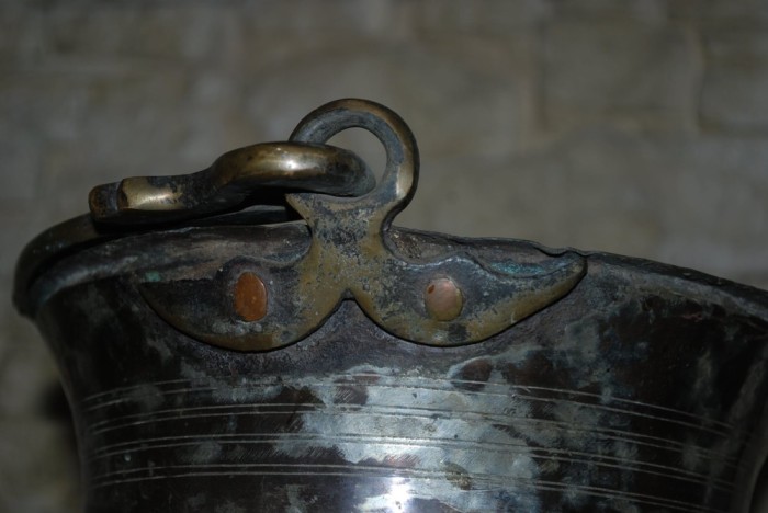 Vand oala veche ,dobrogeana,de cupru,de mari dimensiuni-deosebita si rara prin forma si dimensiune