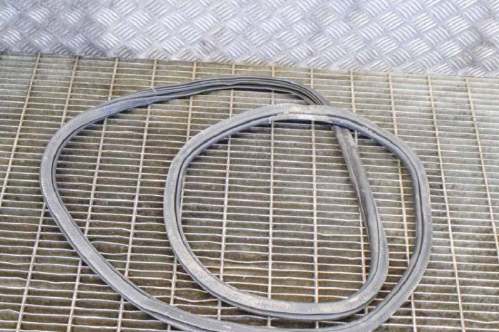 Garnitura ușă dreapta spate PORSCHE MACAN 95B 2015 OEM: 95B.833.721,95B833721 | 11130732