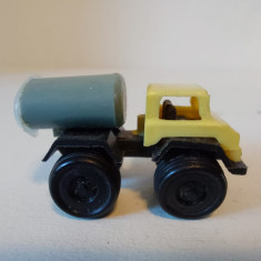 Cisterna camion Faur miniatura, jucarie romaneasca veche, 4 cm, anii 80, plastic
