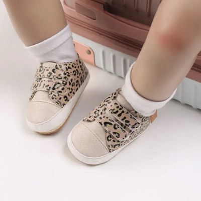 Pantofiori leopard cu barete cu arici (Marime Disponibila: 6-9 luni (Marimea 19 foto