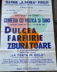 Afiș teatru &bdquo;Dulcea farfurie zburătoare&rdquo; &ndash; A. Davila Pitești &ndash; 70&times;100 cm &ndash; anii &rsquo;80