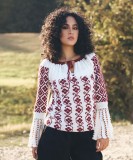 Cumpara ieftin IE tricotata cu model floral si maneci lungi Onibon, M