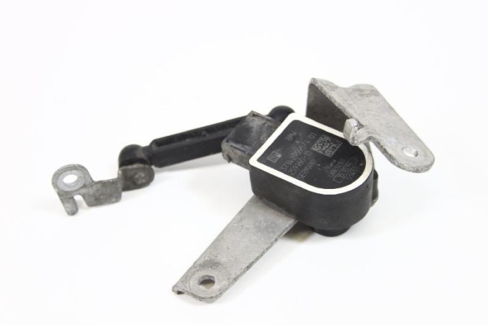 Senzor de nivel &icirc;nălțime dreapta spate BMW 7 G11, G12 2017 OEM: 37142959574 2762481