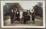 Fotografie de grup cu cai, Romania interbelica