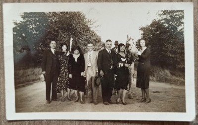 Fotografie de grup cu cai, Romania interbelica foto