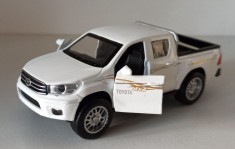 Macheta Toyota Hilux MK8 2016 alb - TechnoPark 1/32 foto