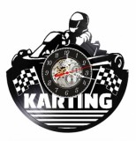Ceas de perete decorativ realizat din disc de vinil, Model Pilot Go-Kart si Steaguri de Finis, Text Karting, Negru, 30 cm