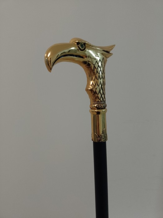 Elegant baston cu m&acirc;ner cap de vultur din bronz ,piesa cu o lucrătură de o foarte mare finețe