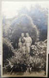 Fotografie tip carte postala, necirculata, famile in excursie la munte, 1934