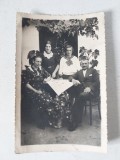 Fotografie veche anii 40, Transilvania, familie cu 2 fiice / fete, tip carte postala, nescrisa
