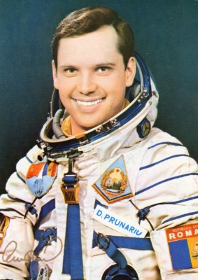 CARTE POSTALA NECIRCULATA DUMITRU PRUNARIU, PRIMUL ROMAN IN COSMOS foto