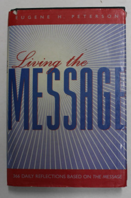 LIVING THE MESSAGE - 366 DAILY REFLECTIONS BASED ON THE MESSAGE by EUGENE H. PETERSON , 1996 foto