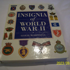 insignia of world war II- leslie mc donnell-an 1999 -limba engleza