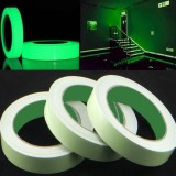 Banda fosforescenta autoadeziva, rola 25 m lungime, lumineaza verde - 1 cm
