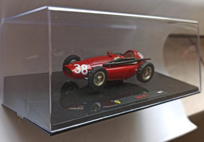 Macheta Ferrari 553 F1 Formula 1 1954 Mike Hawthorn - Hot Wheels Elite 1/43 foto