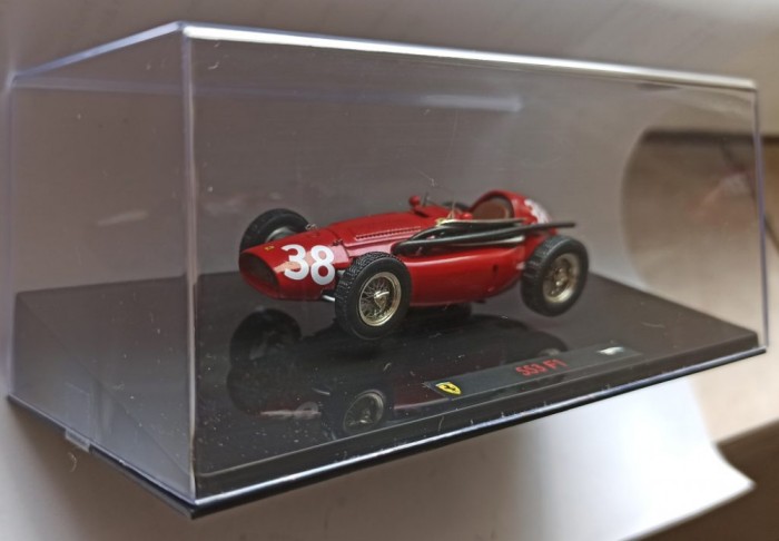 Macheta Ferrari 553 F1 Formula 1 1954 Mike Hawthorn - Hot Wheels Elite 1/43