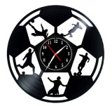 Ceas de Perete Decorativ &ldquo;Football Stadium &ndash; Goal&rdquo;, din Disc Vinil Reciclat, Design Fotbal, Negru, Mecanism Silențios (Sweep), 30 cm