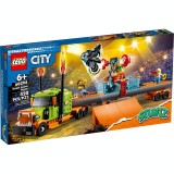 LEGO City Camion de cascadorii 60294 cu motocicleta si 420 piese