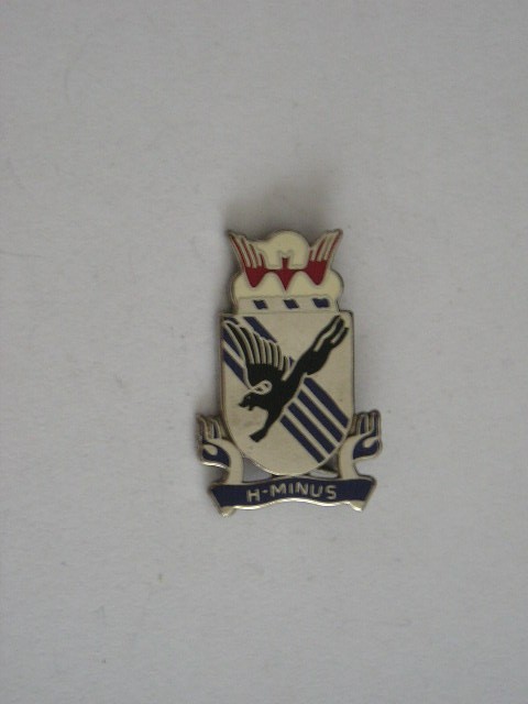 QW9 N 76 - insigna - militar - H - Minus