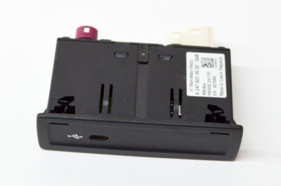 Port USB/AUX-In MERCEDES-BENZ A V177, Z177 2021 OEM: A2478203902,0079393 15139069 foto