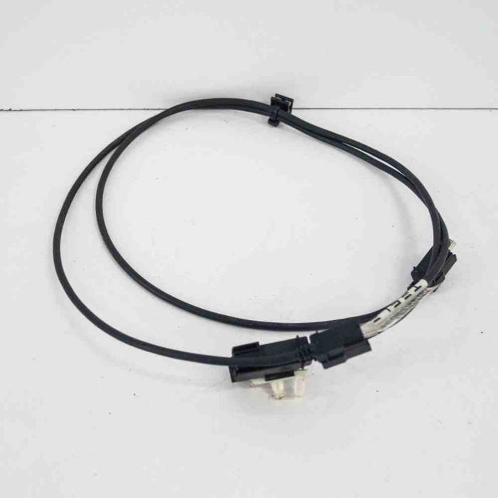 Port USB/AUX-In TESLA MODEL S 2014 OEM: 1004815-08-B | 2949442