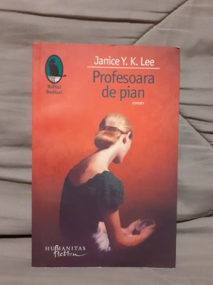 PROFESOARA DE PIAN-JANICE LEE foto