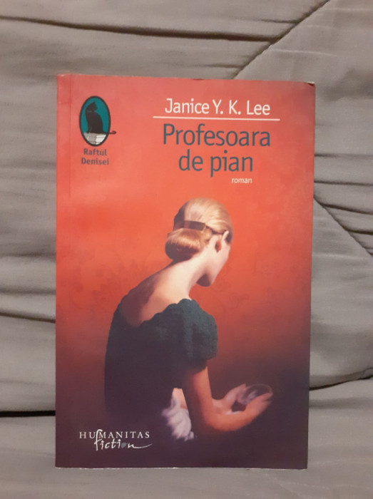 PROFESOARA DE PIAN-JANICE LEE