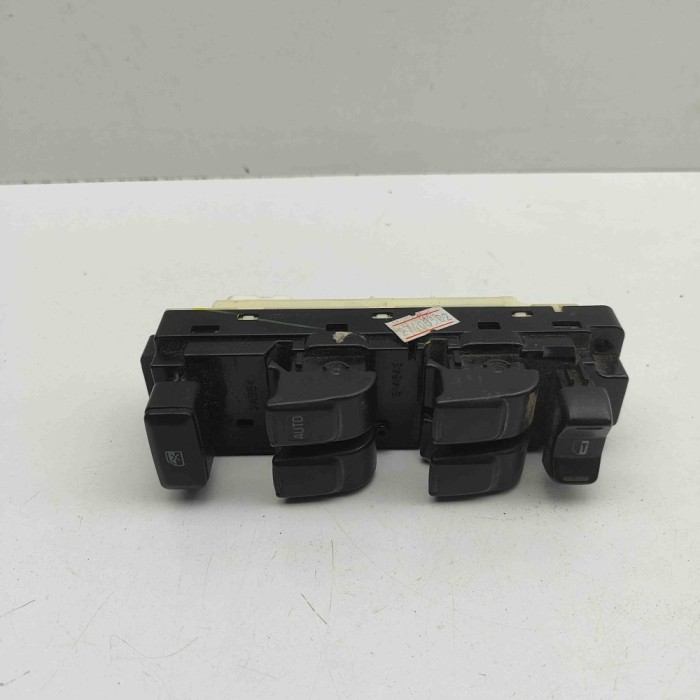 Buton geam ușă dreapta față ISUZU D-MAX I TFR, TFS 2009 OEM: 8-97408-582-0 32052178