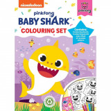 Set 8 fise de colorat cu 6 creioane Baby Shark Colouring Set Alligator