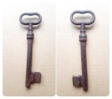 D647-Chei vechi metal pt. Porti de casa stare buna modele frumoase. PRET PE BUCATA. Dupa poze sunt numeroate cu marimile lor.
