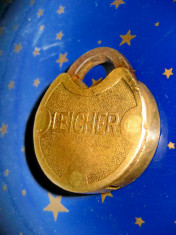 10063- Lacat Leicher alama vechi fara cheie. Marimi: 4.7/4.2/1 cm. foto