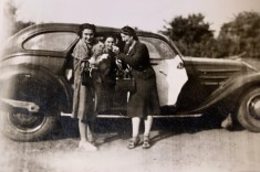 FOTOGRAFIE VECHE,AUTOMOBIL AMERICAN,,PACKARD&amp;quot;LA MUNTE,1942 foto