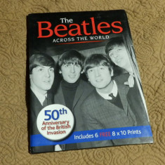 Album carte cu postere cartonate THE BEATLES ACROSS THE WORLD/Colectie