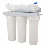 Cumpara ieftin Sistem filtrare apa alb 36.5 x 38 cm, cu osmoza inversa, 3 carcase filtrante, membrana RO, robinet separat, pentru montaj sub chiuveta