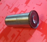 G332-Obiectiv vechi probabil pentru Microscop din alama stare buna. Piesa este conform poze. Nu ma pricep la alte detalii. Lungime 5,7 cm.