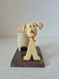 Jucărie vintage URSS &ndash; Cățeluș cu lanț și butoiaș, plastic, originală