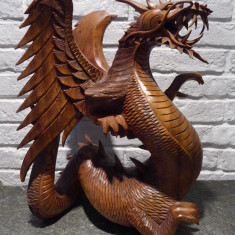 Dragon din lemn masiv de suar de dimensiuni impresionante sculptat