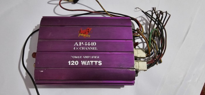 AMPLIFICATOR AUTO AP-4440 120 WATS , NEPROBAT , NU STIU DACA FUNCTIONEAZA !