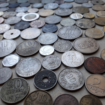 Lot / colectie de 135 monede diferite din diverse tari, bani vechi foto