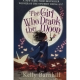 Kelly Barnhill - The girl who drank the moon (editia 2017)