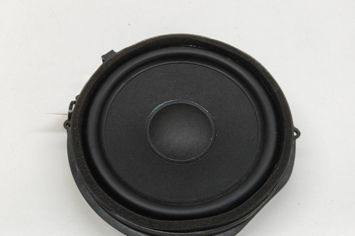 Difuzor ușă dreapta față TESLA MODEL X 2020 OEM: 1004833-03-A | 31691652