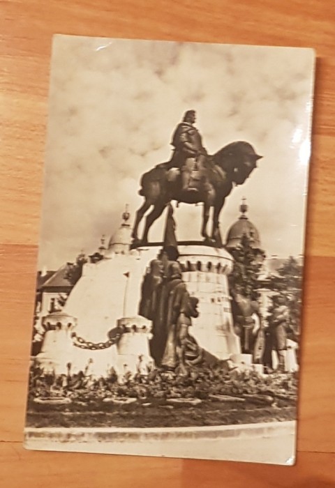 Carte postala (vedere) Cluj statuia lui Matei Corvin. Circulata 1967