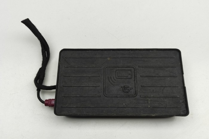 Stație de &icirc;ncărcare wireless AUDI A3 Limousine 8VS, 8VM 2018 OEM: 81A035502 30812631