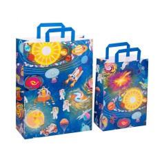 Sacosa cadou copii din hartie cu astronauti in spatiu, 22x10.5x32 cm,70 g m &sup2;